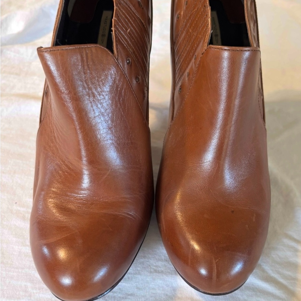 Max Studio Brown Heels Sleek Design